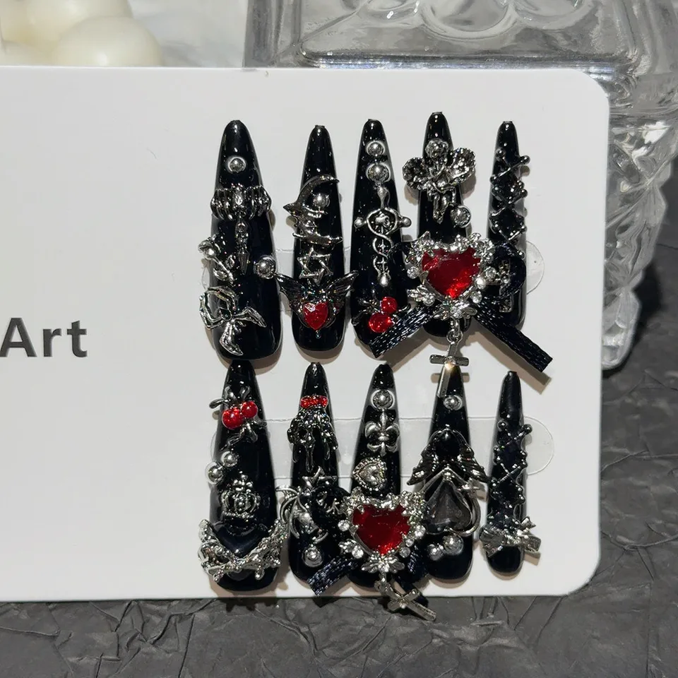 Uñas postizas hechas a mano Menhera Y2K negras y rojas con cruces, arañas, corazones y diamantes 3