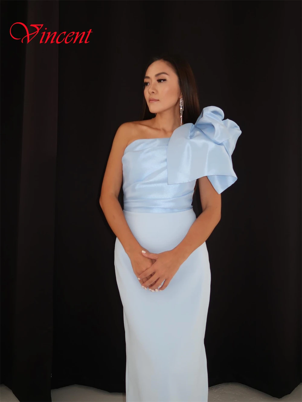 Изящное синее атласное вечернее платье по индивидуальному заказу, простые платья для выпускного вечера с бантом на одно плечо, классическое прямое вечернее платье без рукавов