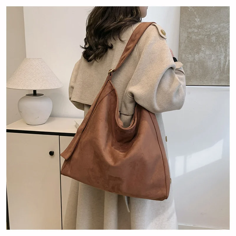 

New versatile 2026 Retro Suede Tote Large-Capacity Shoulder Bag Fashionable Trendy Commuter Crossbody Bag Women's Bag
