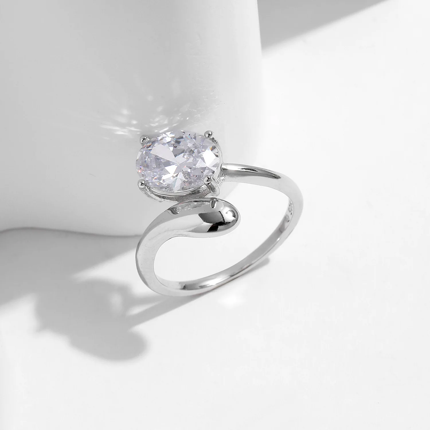 

Minimalist Silver 925 Diamond Ring for Lady Snake Shape Wedding Band Banquet Party Surprise Gift