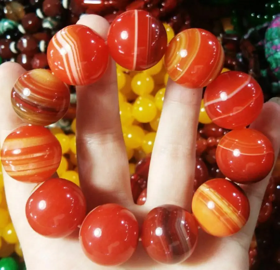 

HIGH GRADE NATURAL CHICKEN BLOOD AGATE HAND KNIT ELASTIC BRACELET