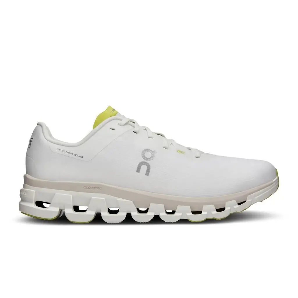 On Running | Men's Cloudflow 4 Running Shoes In White/sand