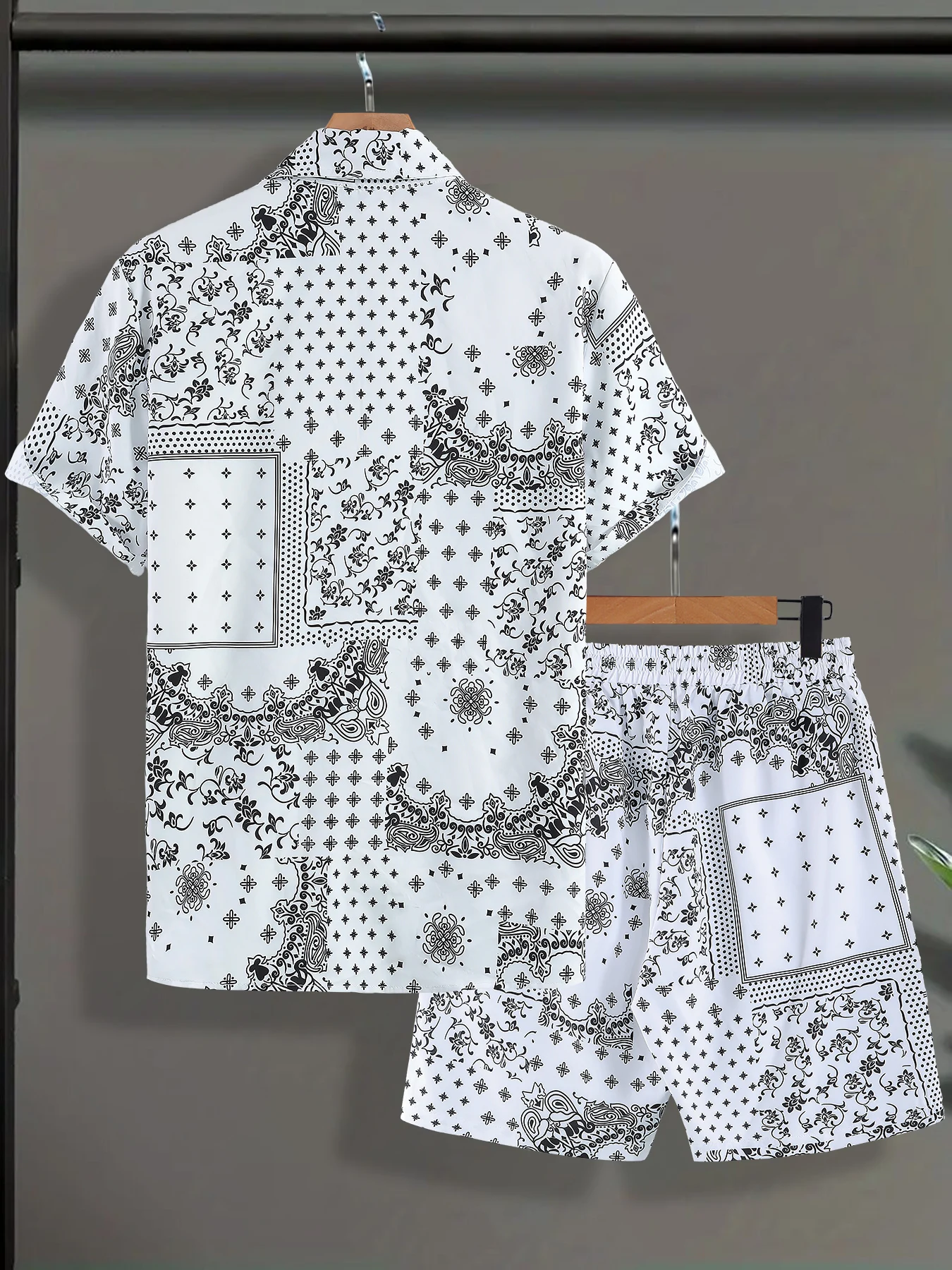 Men's White & Black Bandana Paisley Print Short Sleeve Shirt + Drawstring Shorts Set Summer Casual Vacation 2 Piece Outfit
