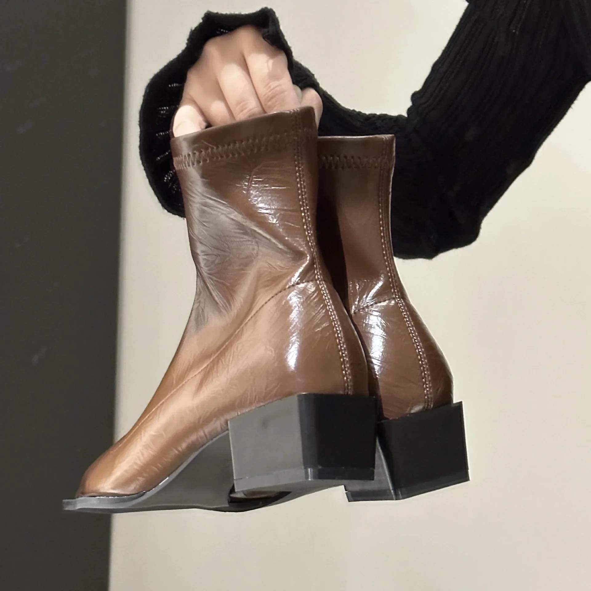 2026 Damen Spitze Stiefeletten mit mittelhohem Absatz, Spitze Leder Sexy Chelsea Boots, Trendiges Design, Winter Pumps, Designer Kurze Stiefel für Damen – Detail 5