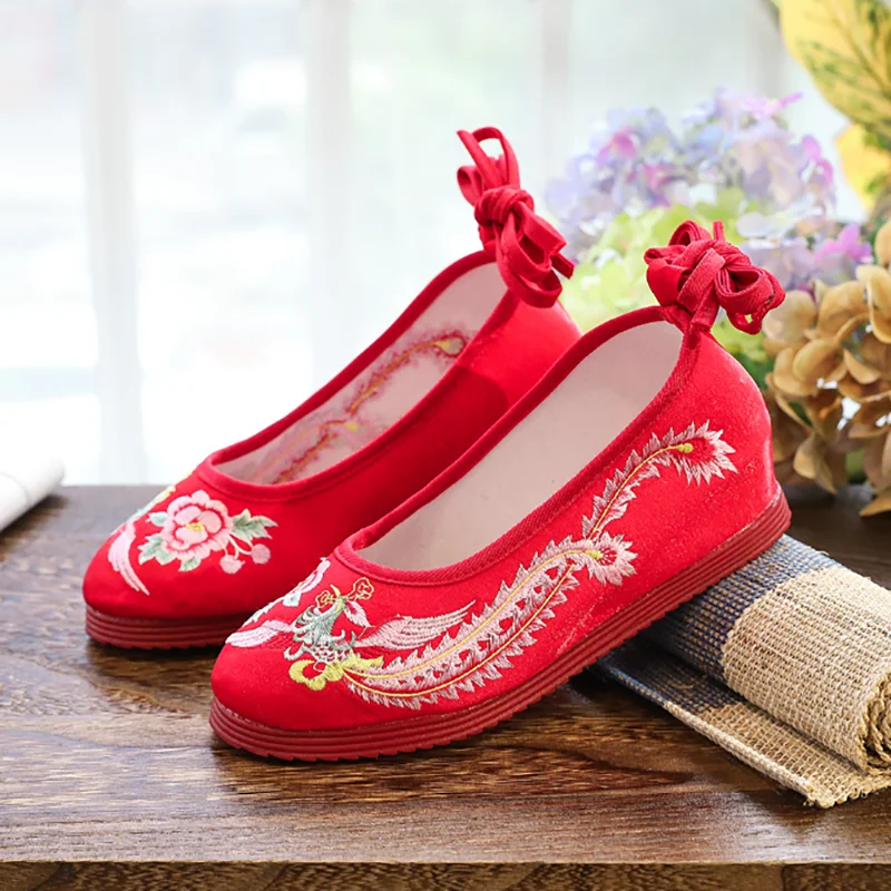 Scarpe da ricamo di grandi dimensioni scarpe Hanfu scarpe antiche cinesi da donna per la sposa suola rossa scarpe di stoffa ricamate in filigrana