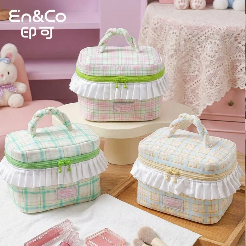 Twisted Handle Ruffled Cosmetic Bag, Large Capacity Travel Wash Storage Pouch