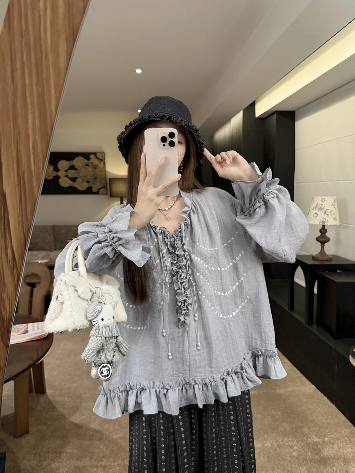 

ay Blue Embroidered Lace Sve Blouse Padded oulder Women's Loose Fit Long Sve V-Ne Daily Wear ZSS-25CSY42
