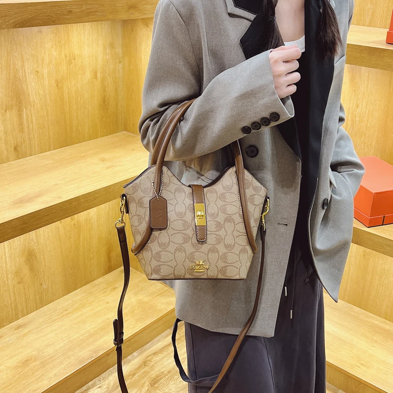 

Luxury Women Fashionable Tote Bag High End Leather Handbag Stylish Crossbody Bag Classic Designer Elegant Shoulder Bag Chic