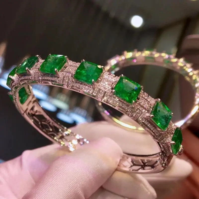 2023 New Arrival Sterling 925 Silver Luxury Lab Emerald Cuff Bangles for Women Luxury Platinum Plated Weding Party Fine Jewelry