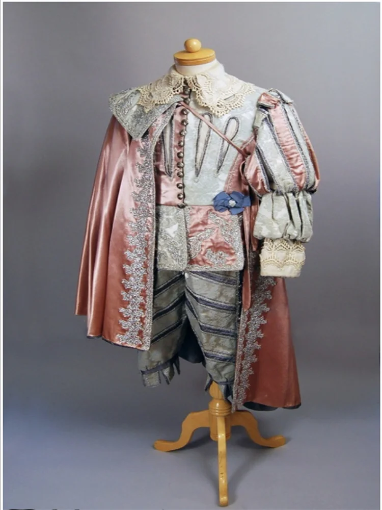 

Men Tudor Elizabethan Prince King Costume Renaissance Royal Knight Nobleman Luxurious Aristocratic Masquerade Ball Gown