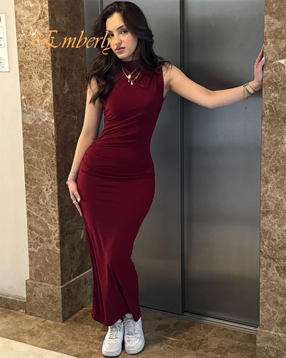 Maßgeschneidertes exquisites ärmelloses Abendkleid mit hohem Kragen, moderne burgunderrote Ballkleider, hochwertige Jersey-Partykleider für Damen