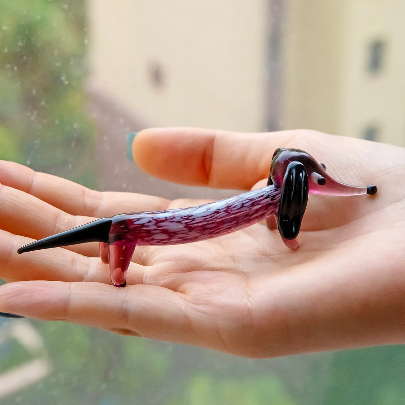 KANGMING Hand-Blown Mini Art Glass Dachshund Statue, Collectible Desk Decoration for Dog Lovers, Eye-Catching  