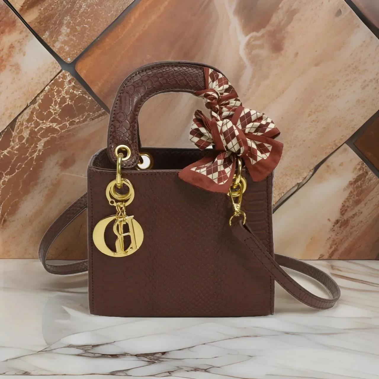 

Vintage Minimalist Crossbody Handbag With Chain Detail - Solid Color Leather Purse For Stylish Commuter Women