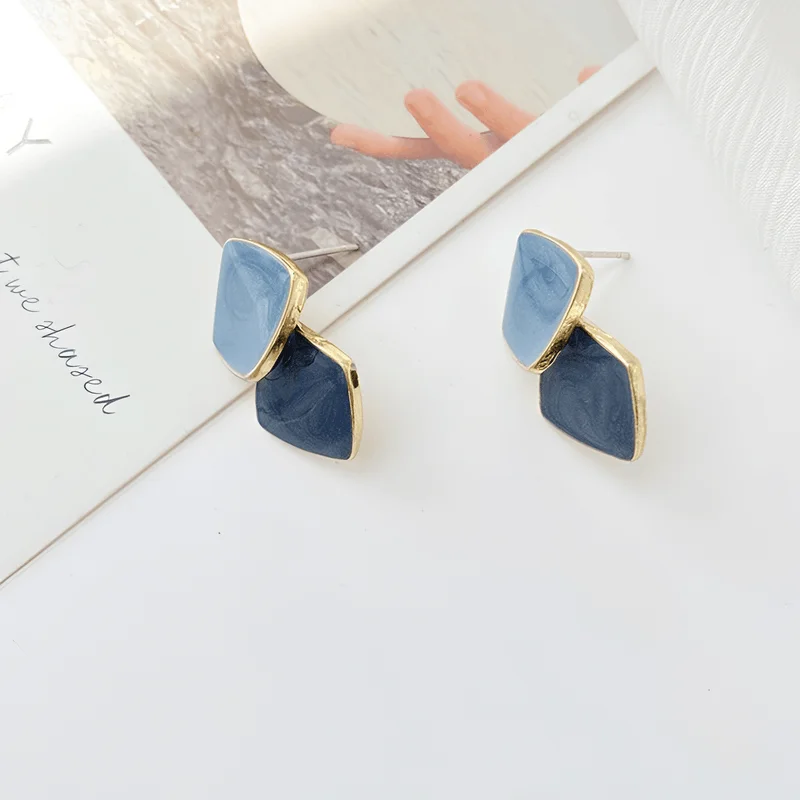 Brincos modernos de celebridades da Internet, brincos simples de cor contrastante, brincos doces, clipes de orelha para mulheres