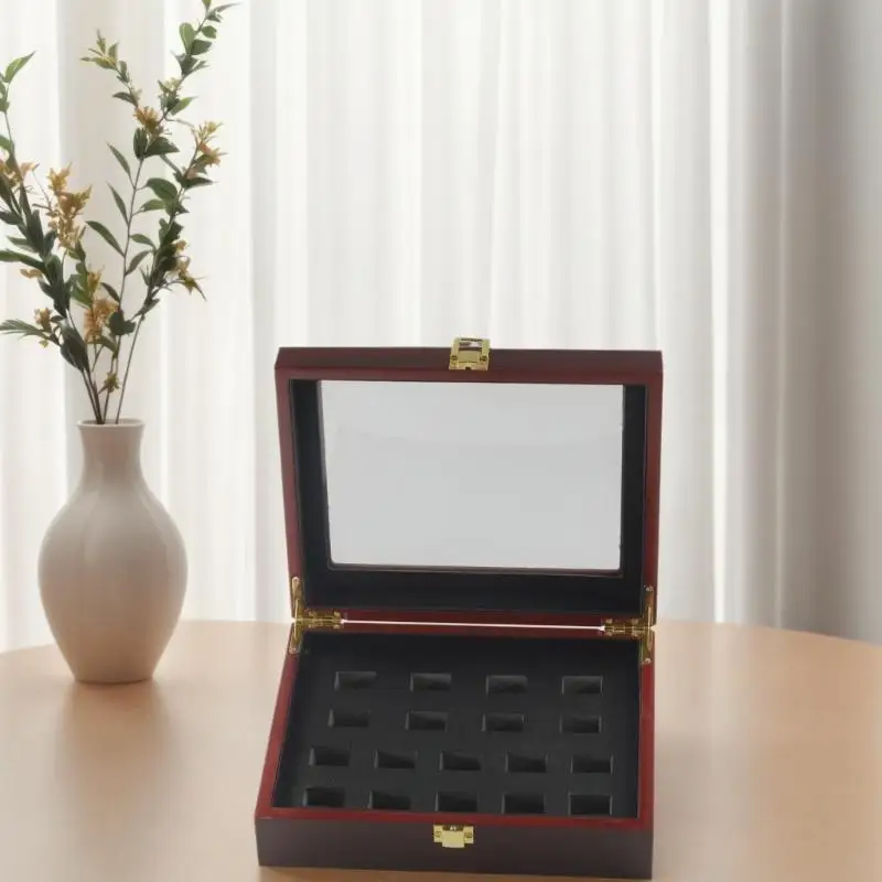 

Витрина с мягкой подкладкой для защиты и демонстрации чемпионских колец