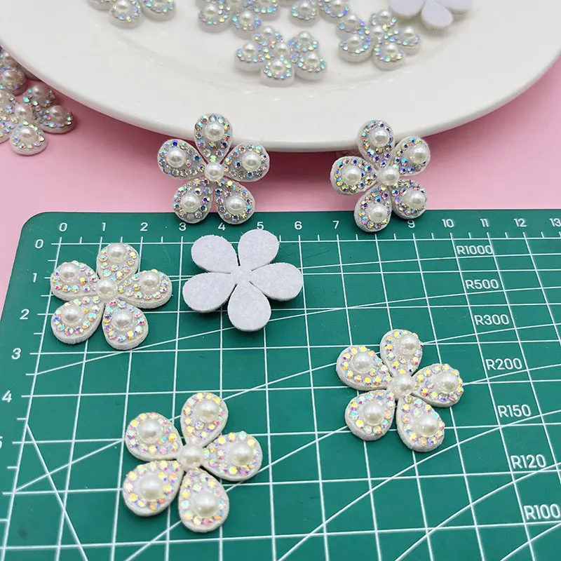 30 Stück 2,5 cm kleine Perlen-Strass-Blumenapplikationen für DIY-Haarspangen, Kleidung, Taschen, Hüte, Dekorationsaufnäher – Detail 2
