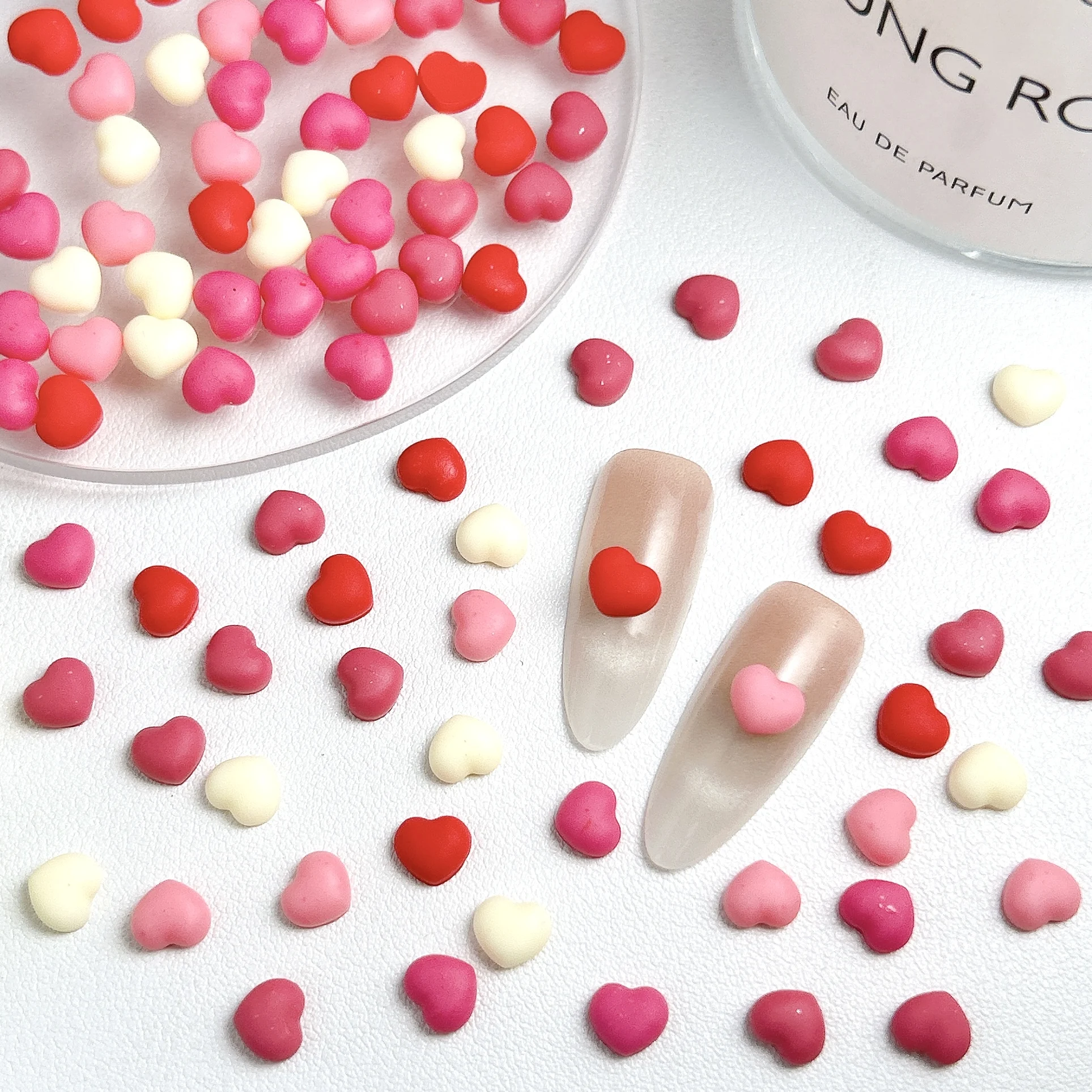 60개입 창의적인 통통한 평평한 바닥 레진 네일 아트 장식 3D 단색 달콤한 복숭아 하트 네일 참 DIY 네일 부품용