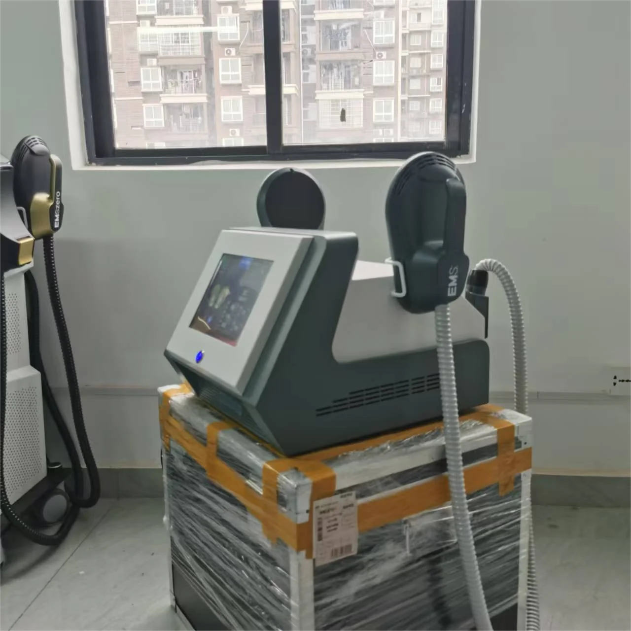 2025 Myoslim 6500 واط 15 تسلا نيو الذهب الأسود RF EMS آلة نحت الجسم تكنولوجيا إزالة الدهون تحفيز العضلات النحت الجدول