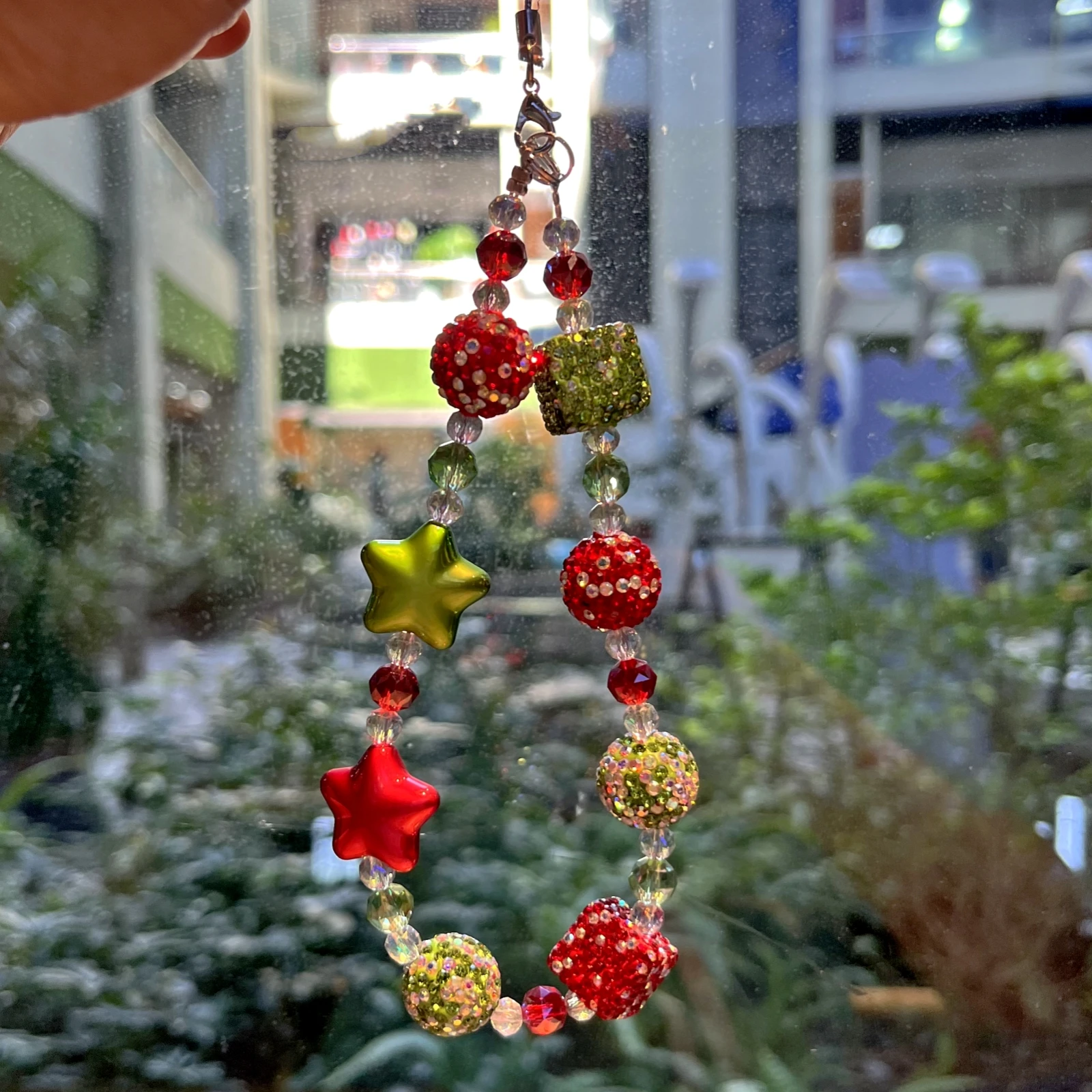 Christmas color scheme fashionable star phone rope, red and green paired with crystal diamond ball beads phone chain phone charm