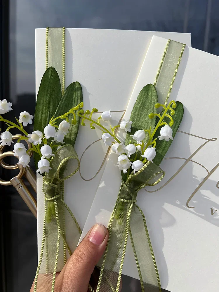 2 Pieces French Fresh Lily of The Valley Tulip Lawn Wedding Decoration Ceremony Beautiful Bride and Groom Oath Speech Vow Card