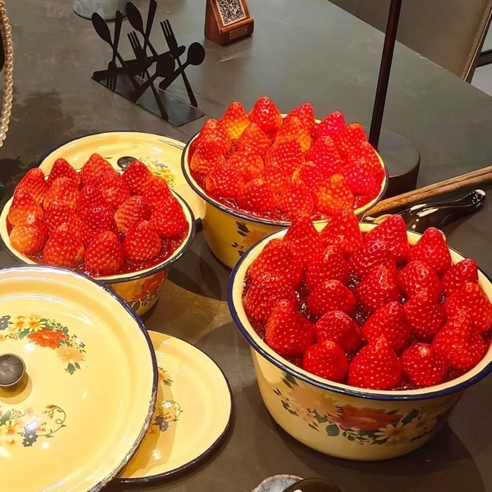 Stylish Vintage Enamel Bowls with Lid Random Pattern Strawberry Cake Basin Anti-fall Yellow Lard Pot Popcorn