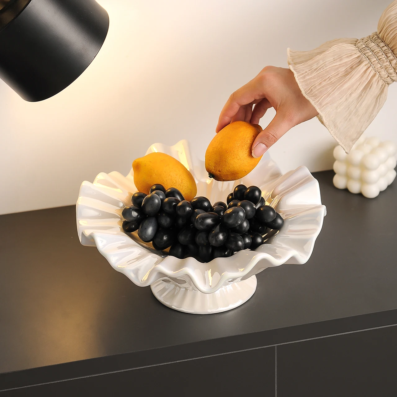 Creative Lace Ceramic Fruit Tray Living Room Home New Year Snacks Sisplay Tray Light Luxury High Footed Dry Fruit Plate