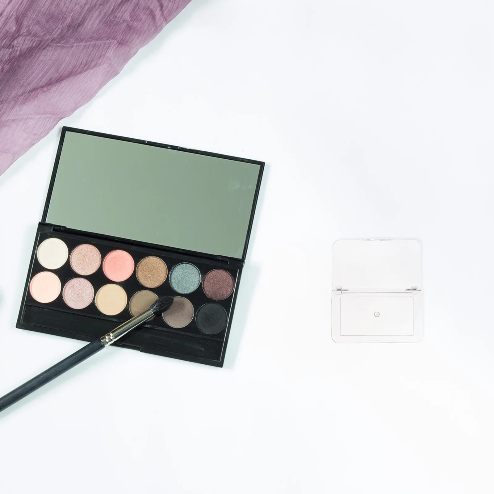 

5Pcs EyeShadow Box Packing Case Lightweight Portable DIY Blusher Eyebrow Powder Makeup Container Refillable Tray Home Use