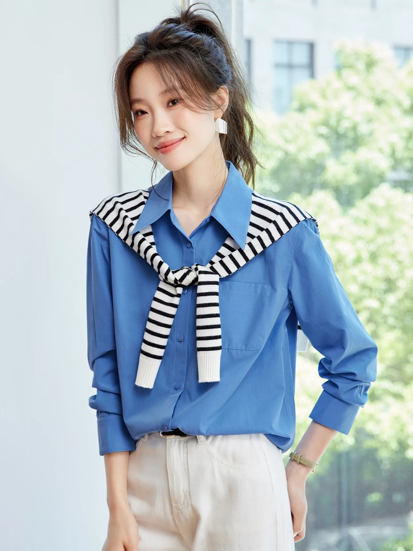 

Женская верхняя одежда с шиловым воротником в синюю полоску Long Sve irt Commute Sle Classic Regular Length Non-Fce Lined irt