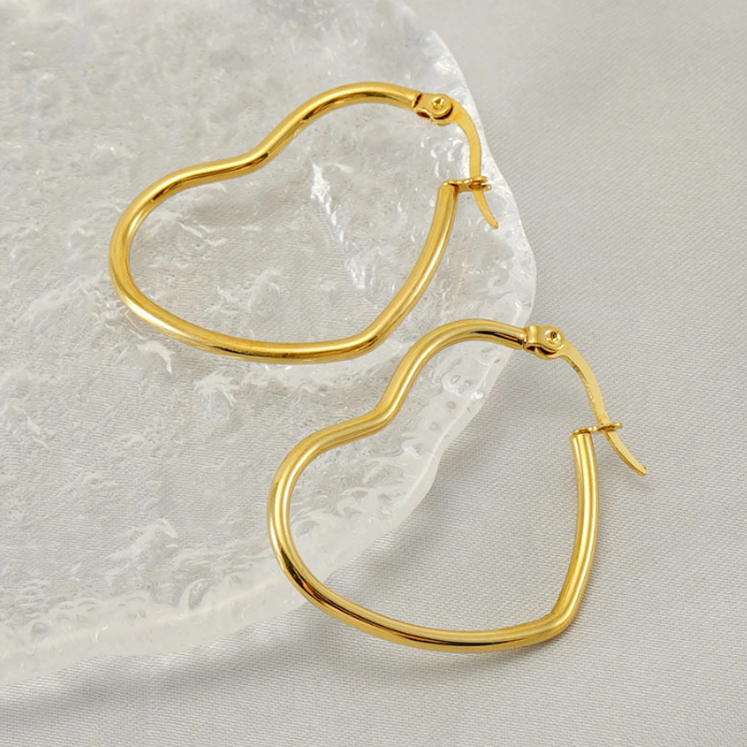 Modische Liebesohrringe aus Edelstahl, personalisierbar, leicht, luxuriös, hochwertige herzförmige Ohrringe, INS-Stil, Mädchenschmuck – Detail 3