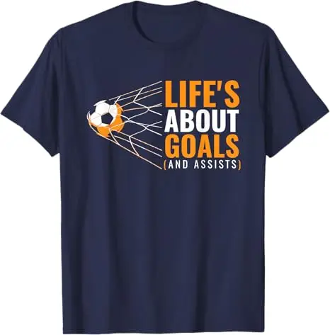 Das Leben besteht aus Toren und Vorlagen. Lustiges Zitat. Fußball-T-Shirt für Jugendliche. Y2k. Cooles Fußball-T-Shirt mit Fußballball-Grafik. Fußballspieler-Spruch-T-Shirt. Neuheit. – Detail 4