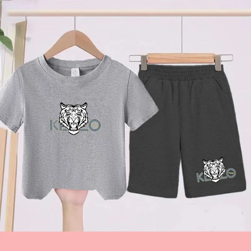 

A Fashionable and Charming Casual T-shirt and Shorts Set Suitable for Children Aged 3 to 13. It's a Gift for Boys and Girls