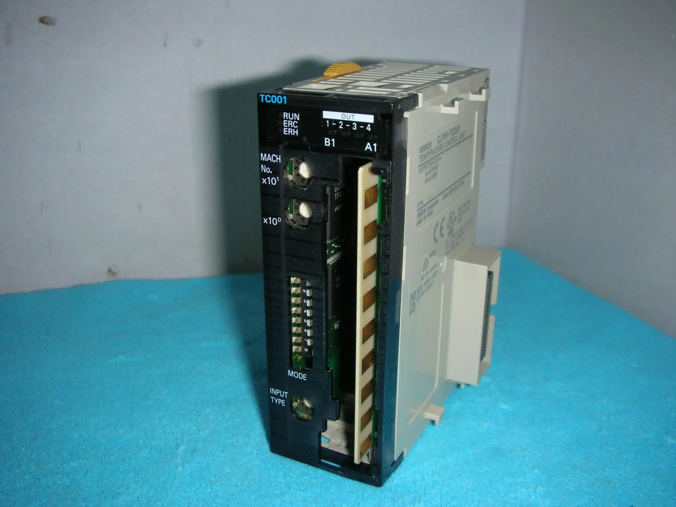 

PLC CJ1W-TC001