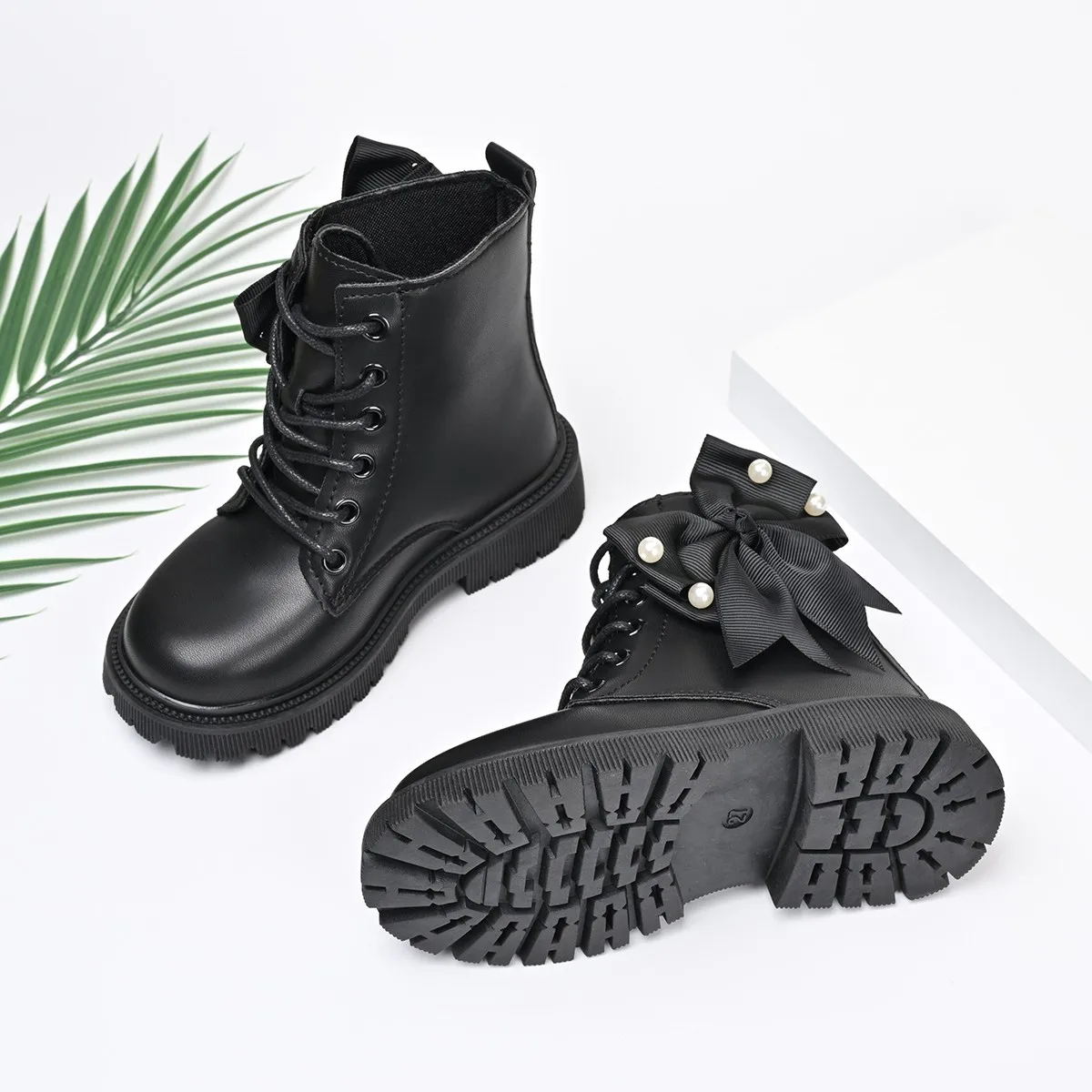 

Kids Black Short Boots with Big Bows Girls Princess Boots Versatile Fashion 2025 Autumn Winter Children Leather Boots Soft Sole