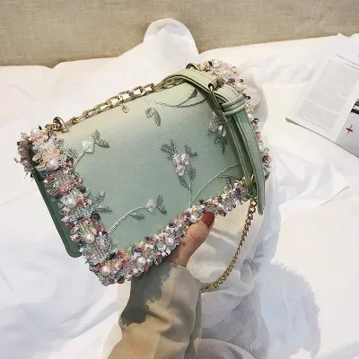 Bolso bandolera con cadena a la moda con perlas para mujer, bolso de flores, bolsos cruzados para mujer y niña, bolso con solapa floral con cuentas, bolso verde para mujer