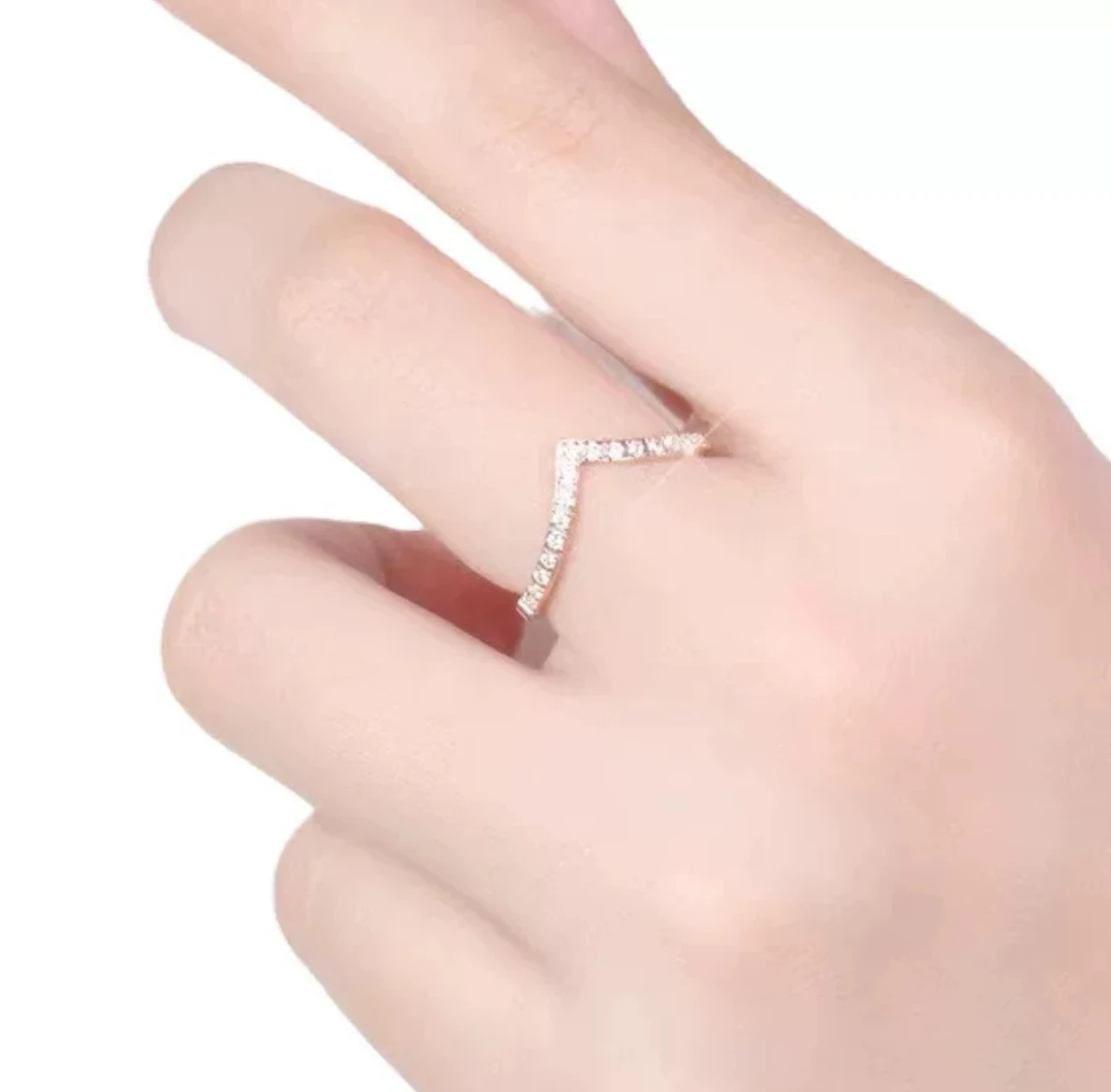 V-shaped titanium steel ring for women, simple and fashionable, versatile design, high-end feeling, luxurious temperament, ring