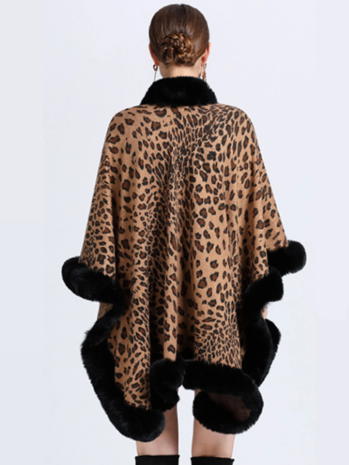 Imitation fur knitted faux fur trimmed shawl cape elegant leopard print design warm and comfortable breathable coat