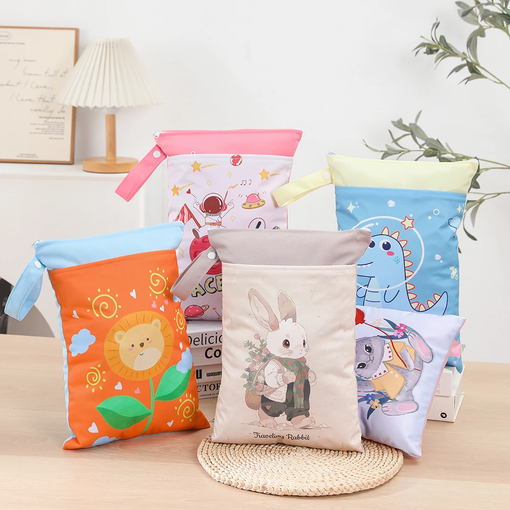 Babyshow 1 x waschbarer Nass-Trockenbeutel, Wetbag für Babywindeln, wasserdichte, wiederverwendbare Wickeltasche mit zwei Reißverschlüssen, 25 cm x 35 cm – Detail 7