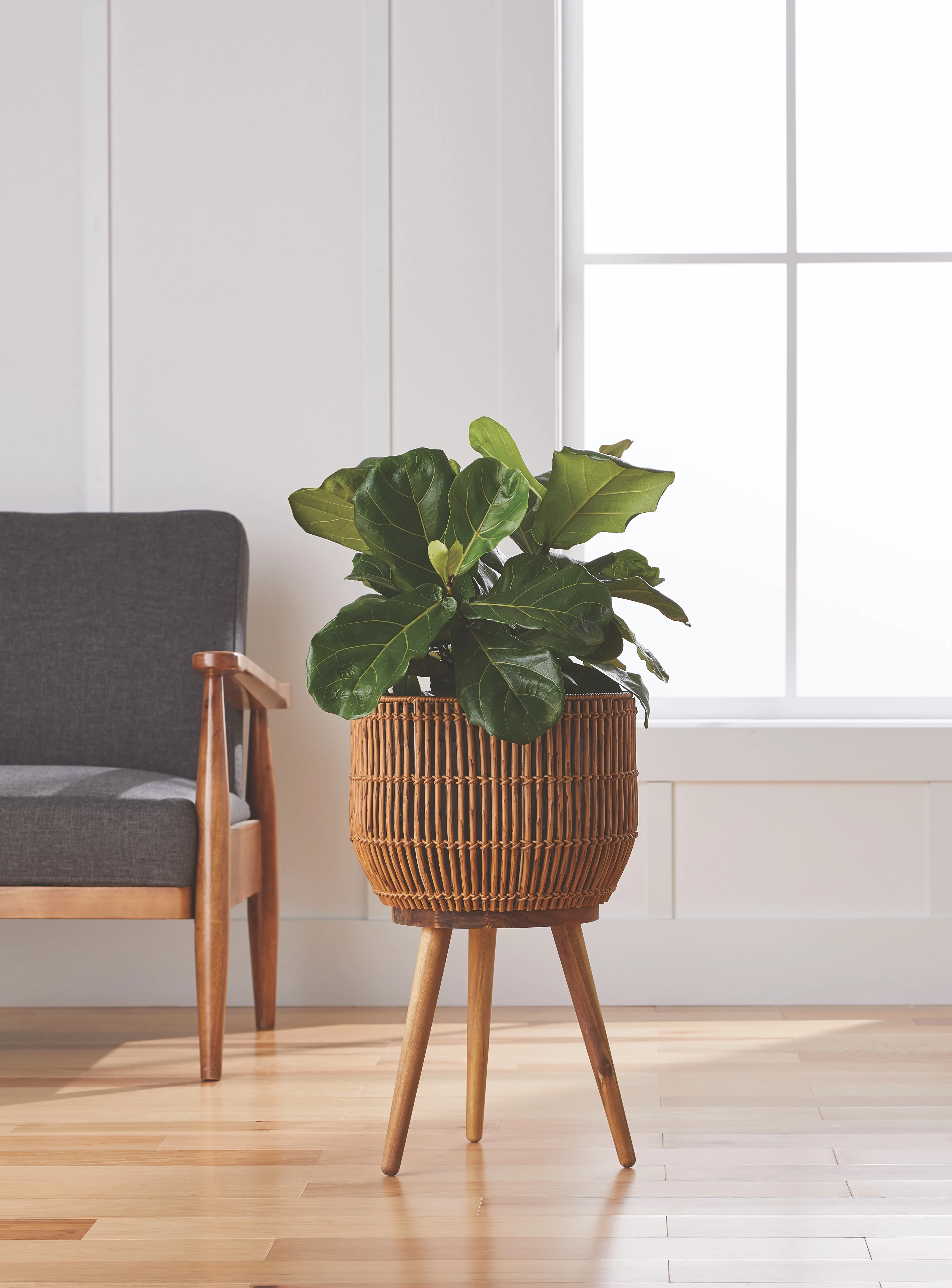 

13 Inch Round Brown Resin Rattan Planter with Acacia Wood Stand