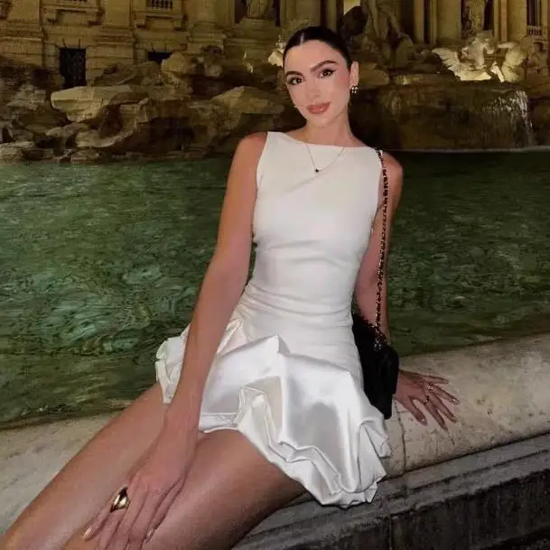 Vestido F E de Cor Sólida com Barra em Camadas, Cintura Ajustável com Detalhe de Flor, Decote Redondo, Saia Jus...