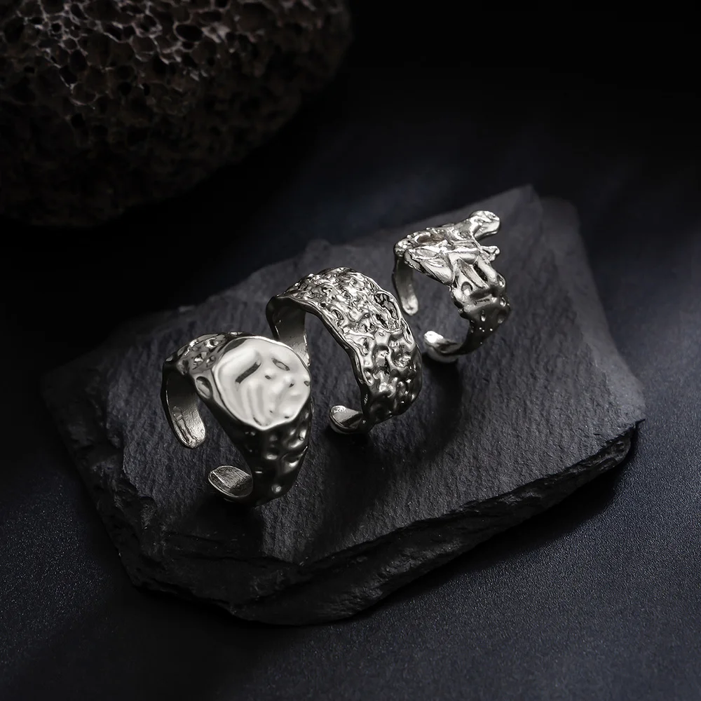Organisches Ringset mit geschmolzener Textur für Herren, goldfarben, skulpturierter Siegelring, offener Ring, unregelmäßiger Statement-Schmuck – Detail 4