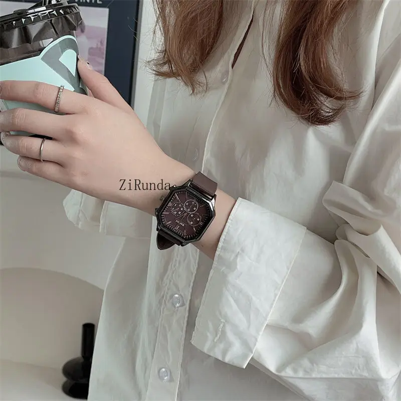 Montre modèle homme, grand cadran carré adolescent, tendance personnalisée et montre à quartz cool