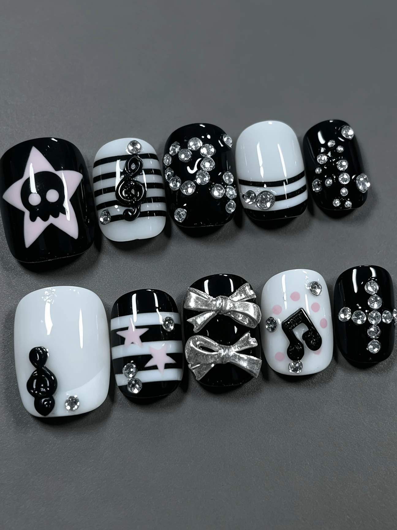 10-Piece Set of Black and Pink Skull Musical Note Bowknot Rhinestone Design, Suitable for Y2K Punk Rock Girls' Short Square Fake Nails view 2