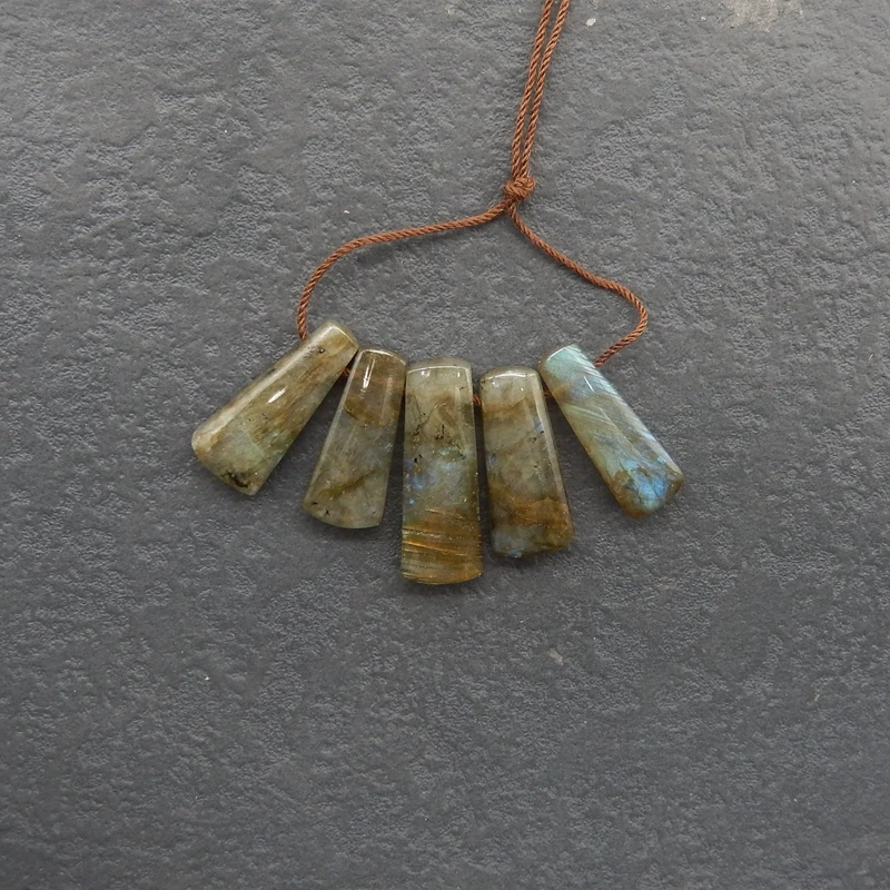 

Натуральный лабрадорит, бусины-подвески, полудрагоценные камни для изготовления ювелирных изделий, разные размеры, 24x8x5 мм, 28x10x5 мм, 12,4 г, 5 шт.