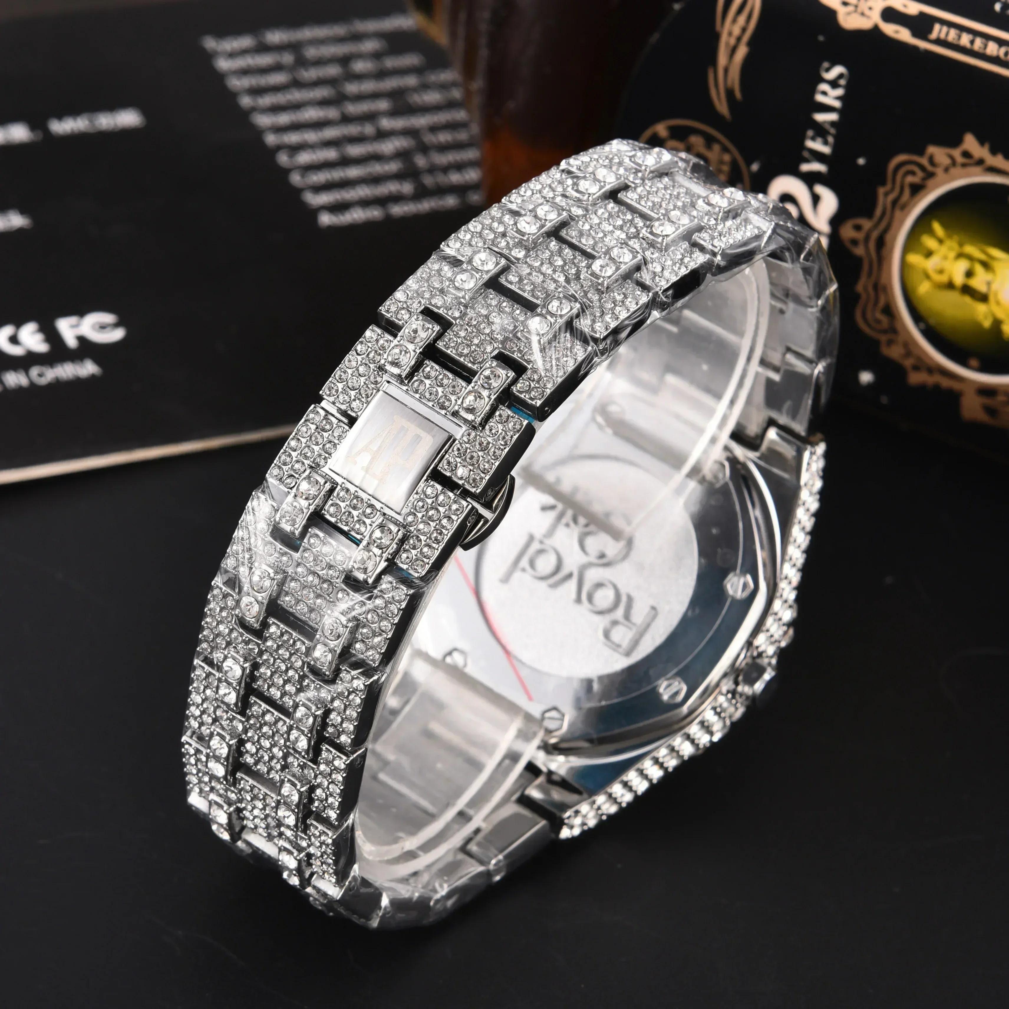 Luxury Diamond Men Women Watches Gold Watch Ladies Wrist Watch Luxury Rhinestone Unisex Bracelet Watches Female Clock 2025 New