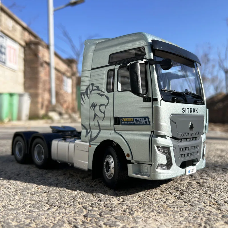 

Оригинальная модель 1:24, полуприцепный грузовик SINOTRUK SITRAK C9H, модель под давлением для дисплея, подарков и коллекций