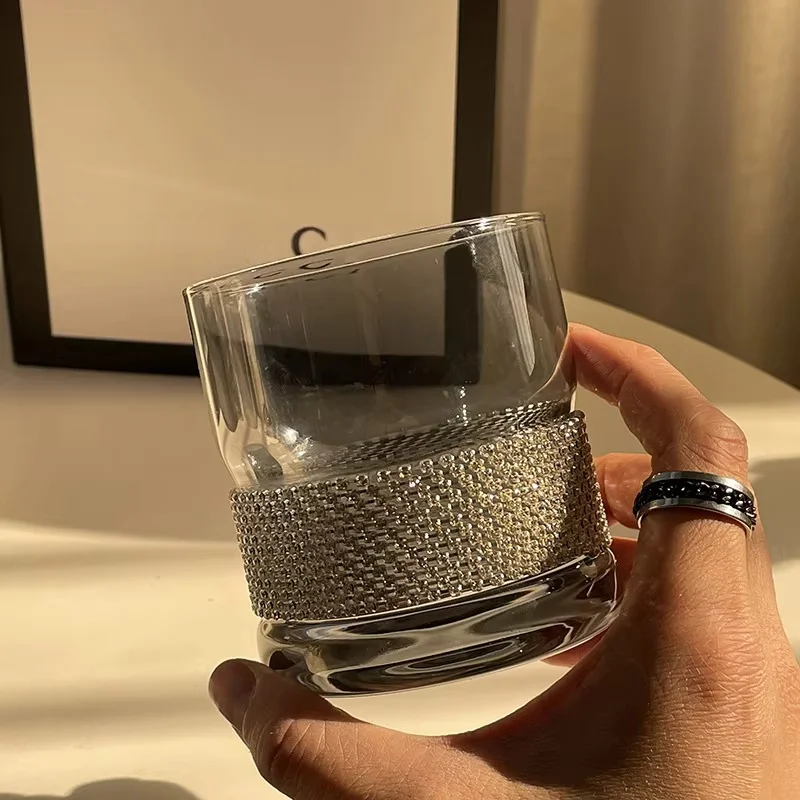 1 Stück Feenmodell Nische leichter Luxus-Wasserbecher aus diamantbesetztem Glas im Premium-Stil Paar-Trinkbecher mit Diamanten umwickelt