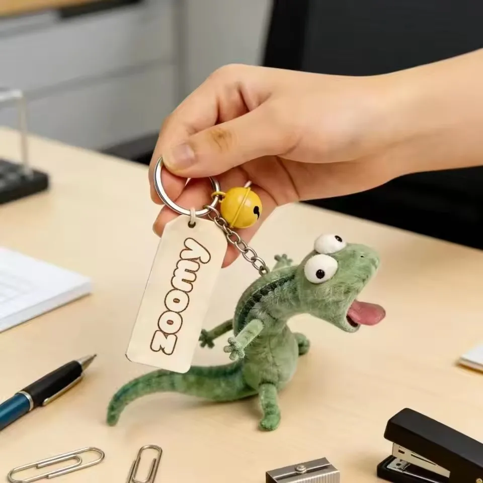 

A new and fun plush lizard-shaped keychain in mint green, perfect as a gift for your best friend or as a hanging accessory.
