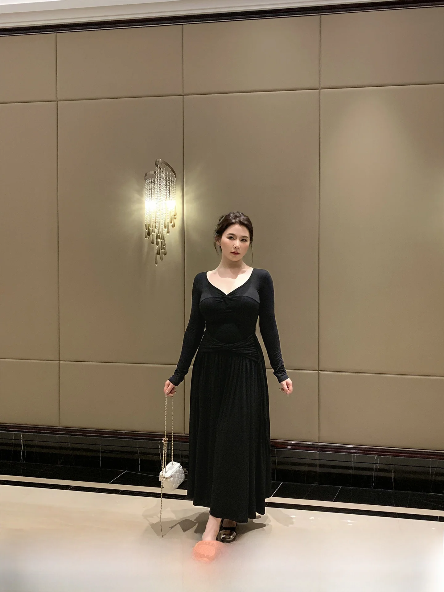 

Платье ML Jasmine больших размеров, А-силуэт, черное, с V-образным вырезом, стройнящее, длинное, осеннее, новая модель, повседневное, с завышенной талией, с длинными рукавами