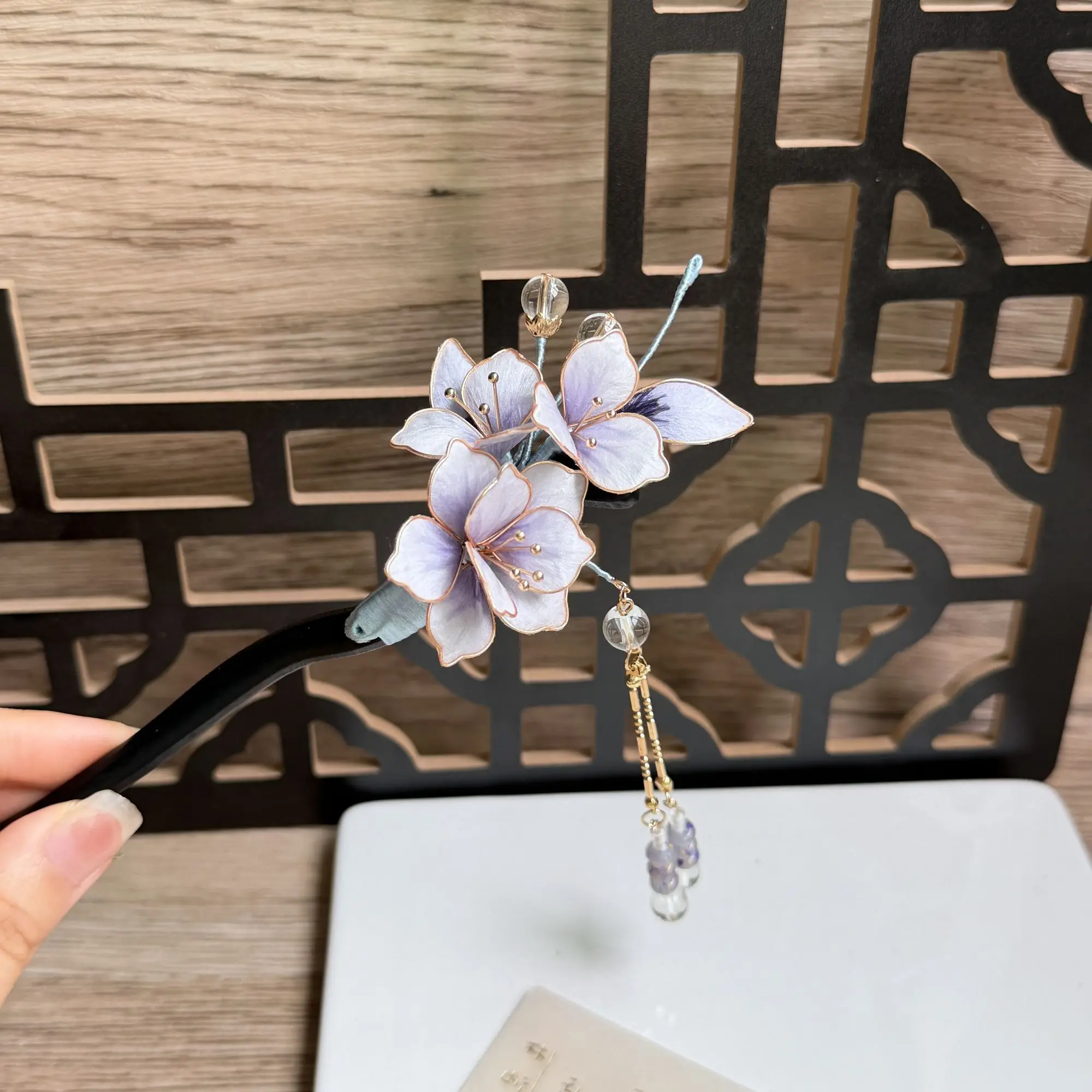 baton-a-cheveux-en-velours-de-soie-fait-main-avec-fleur-et-pompon-epingle-a-cheveux-de-style-chinois-hanfu-accessoire-de-cheveux-traditionnel-coiffe-traditionnelle