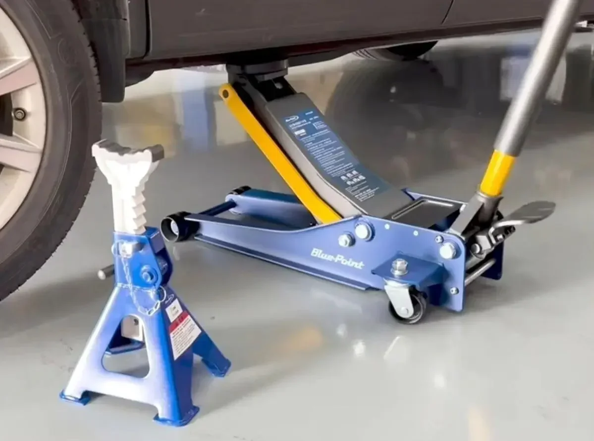 

Надежный горизонтальный домкрат 3 тонны / 2,5 тонны для авторемонта, сверхнизкопрофильный, с усиленным цилиндром